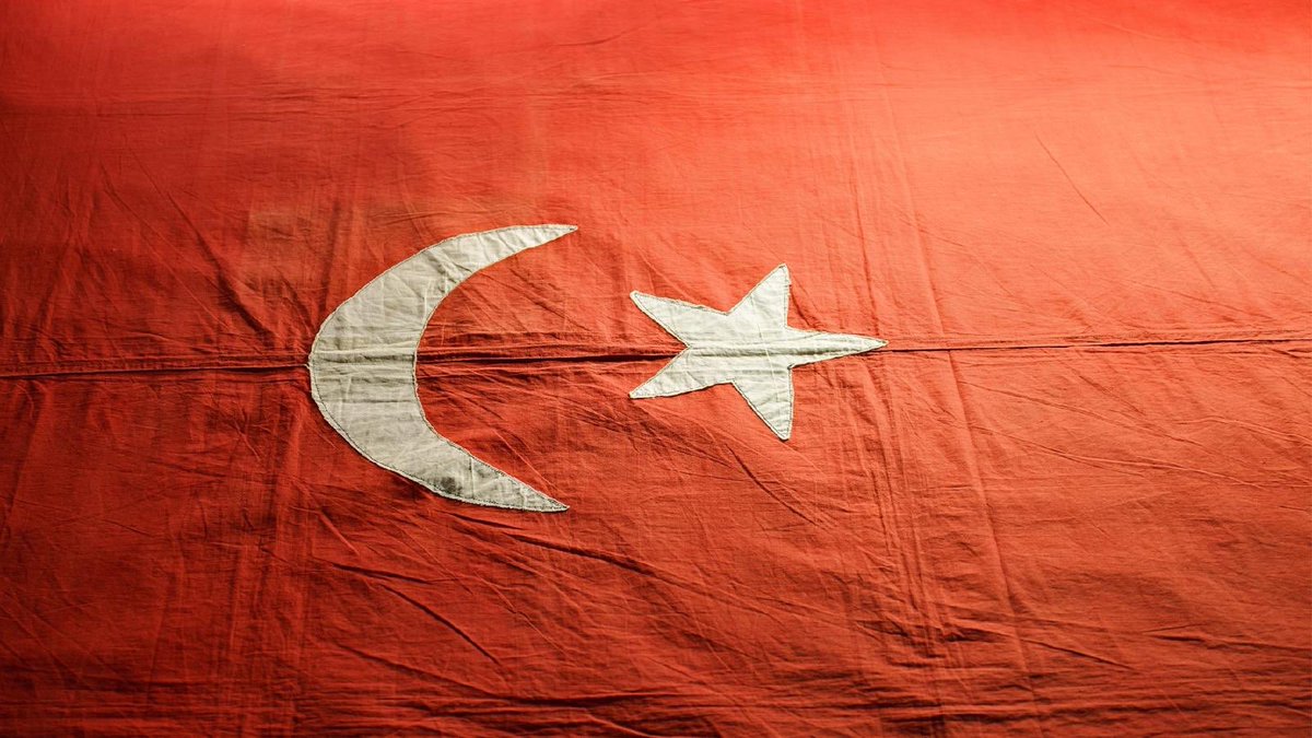 drfahrettinkoca's tweet photo. Bayrak bizim mantığımızın bittiği yerdir. Tarihte bayrağımız için yaptığımız hiçbir şeyden pişmanlık duymadık. https://t.co/lwRj8xpFF5