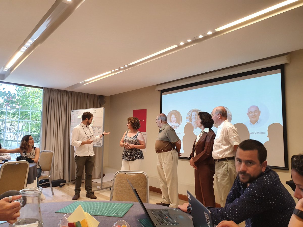 GaticaSandri's tweet photo. Fascinante escuchar a estas personas "senior" profesionales y como se han reinventado y la energía que tienen para seguir aportando gracias a #puenttedesign y @servi_senior por la oportunidad https://t.co/XmiqOKDo1B