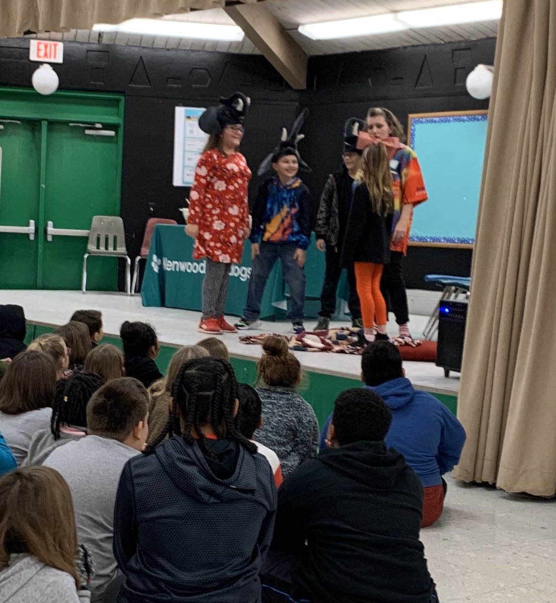 KESBulldogs's tweet photo. Enjoying some audience participation during our Drama Kids presentation about “Goldilocks and the Three Elephants.”  Yes, you read that correctly!  @OCSD1 #LiteracyWeek2020 https://t.co/URwk3KCyOS