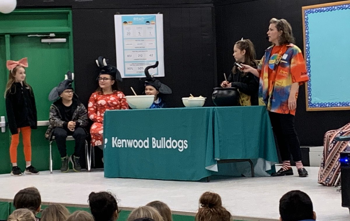 KESBulldogs's tweet photo. Enjoying some audience participation during our Drama Kids presentation about “Goldilocks and the Three Elephants.”  Yes, you read that correctly!  @OCSD1 #LiteracyWeek2020 https://t.co/URwk3KCyOS