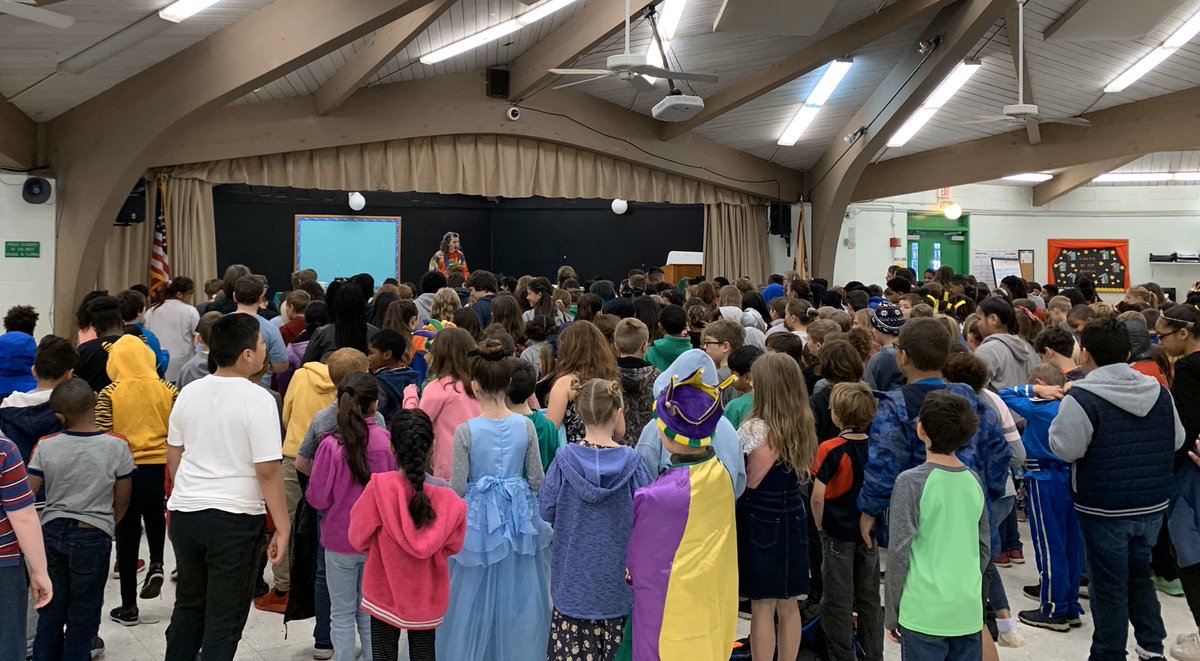 KESBulldogs's tweet photo. Enjoying some audience participation during our Drama Kids presentation about “Goldilocks and the Three Elephants.”  Yes, you read that correctly!  @OCSD1 #LiteracyWeek2020 https://t.co/URwk3KCyOS