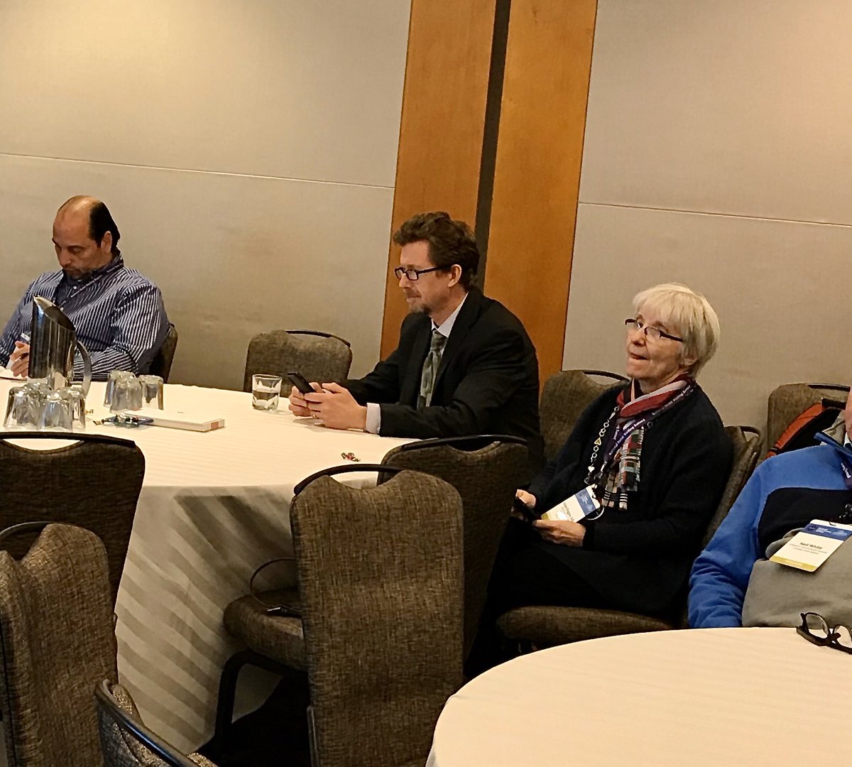 MatthewPoes's tweet photo. @jonkorfmacher tweeting while hearing about tweeting at #hvsummit @theOunce. #metatweeting! https://t.co/TA4bviQvJP