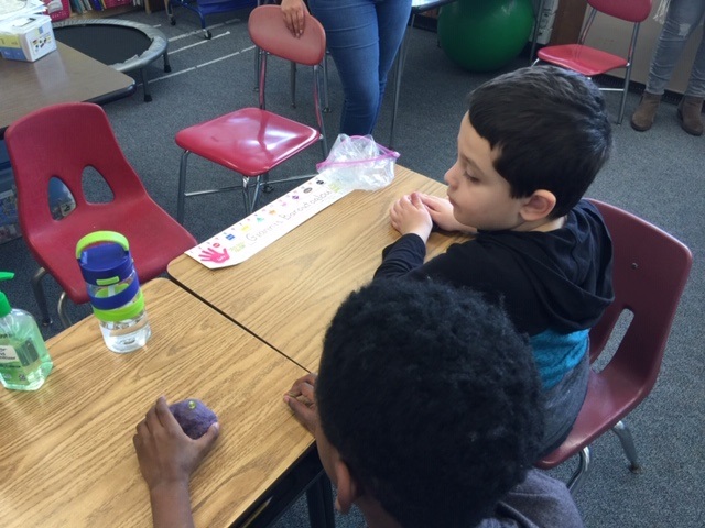 McclearyMrs's tweet photo. The students are learning to share their special things with their classmates. #kindness @MOSandshore @Jen1Curry @kristymc24 @NicoleMusarra https://t.co/UvnRTFM7V5
