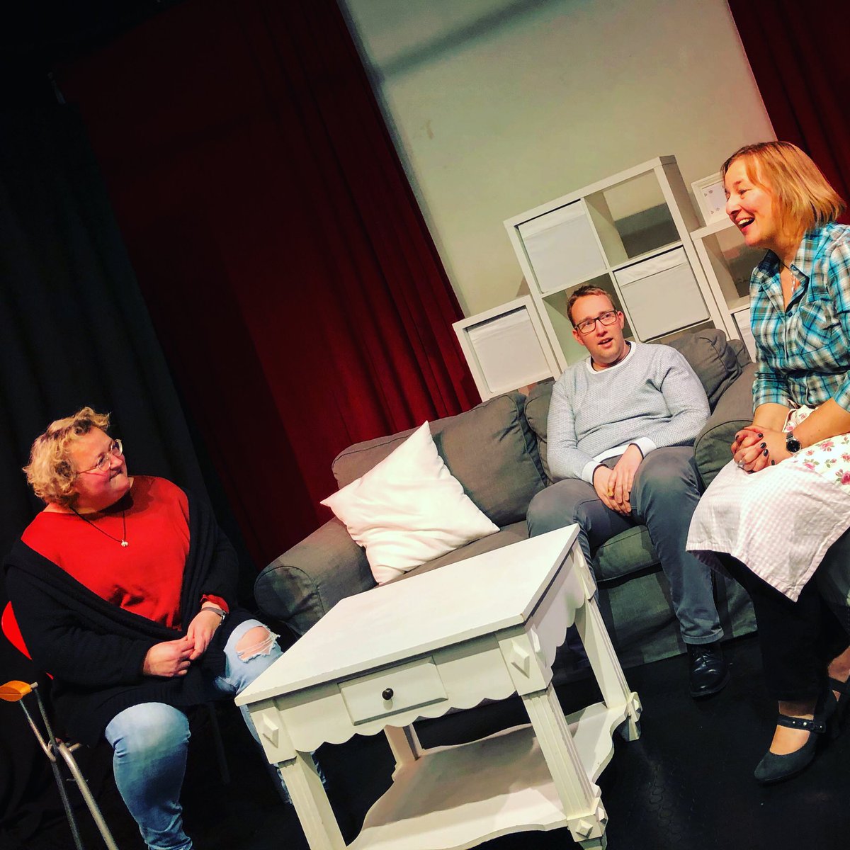 Ihr findet das Bild ist schief? Dann solltet ihr euch dringend unsere neue Komödie anschauen. Heute eine der letzten Proben. Am 14. Februar ist Premiere. Infos: theater-mimus.de | #theatermimus #theater #komödie #37ansichtskarten #premiere #10jahre #hamburg #ahrensburg