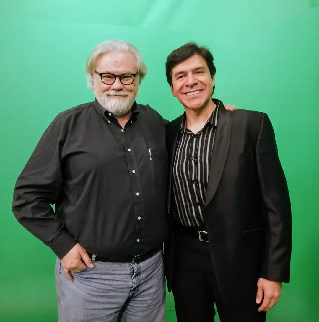 TenorJoseLuis's tweet photo. Todo un gran personaje. Un gran honor haber estado en el programa de este gran señoron del periodismo y la comunicación; culto y conocedor del tema de la ópera!.
Gracias querido Eduardo Ruiz-Healy. https://t.co/lMubLVnq2o