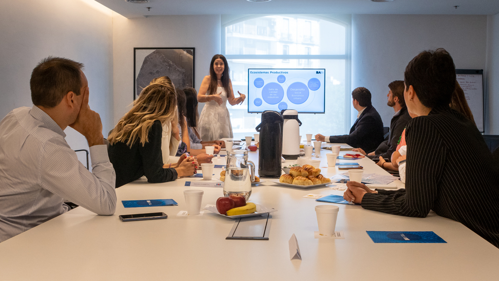 bapoliticasprod's tweet photo. Hoy fue el 1° desayuno previo a la 5°Edición de #ConecTIC Empresas como @Banco_Comafi @NestleArgentina #BancoCity #Roche @onlinedietrich #Molinos #Genea y #Mirgor nos contaron sus necesidades tecnológicas. Todas participarán de #ConecTIC en el mes de abril. @juanmseco @PabloLera https://t.co/Ss9rJJ5Lgx