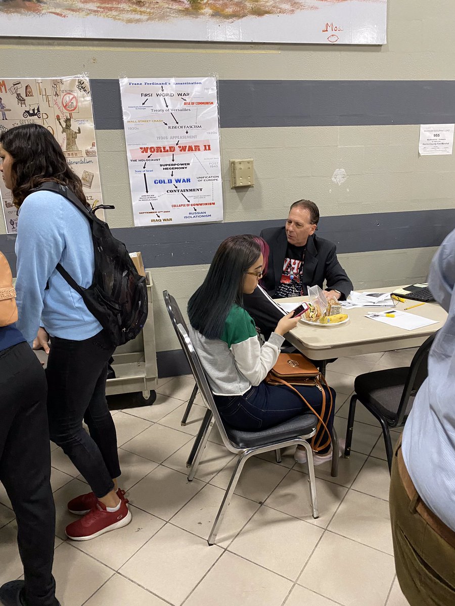 GWood_WHS's tweet photo. Lunchtime doesn’t stop our mustangs from preparing for their U.S. History EOC exam! @mr_davidmason @whsmustangs @SpringISD_Curr @EDouglas_WHS @Sibrian05Norma @SISD_MultiPrgms @NSeyah @Shuester https://t.co/dKjVJNiG1X