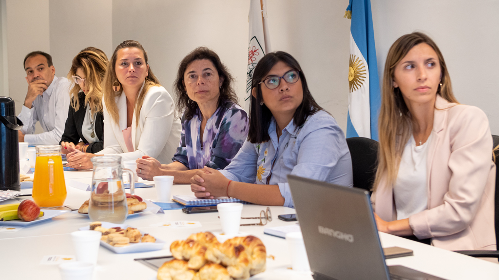bapoliticasprod's tweet photo. Hoy fue el 1° desayuno previo a la 5°Edición de #ConecTIC Empresas como @Banco_Comafi @NestleArgentina #BancoCity #Roche @onlinedietrich #Molinos #Genea y #Mirgor nos contaron sus necesidades tecnológicas. Todas participarán de #ConecTIC en el mes de abril. @juanmseco @PabloLera https://t.co/Ss9rJJ5Lgx