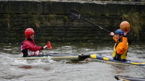Free Canoe Polo taster session tonight in the SU pool at 9.15pm! Be there or be ⬛