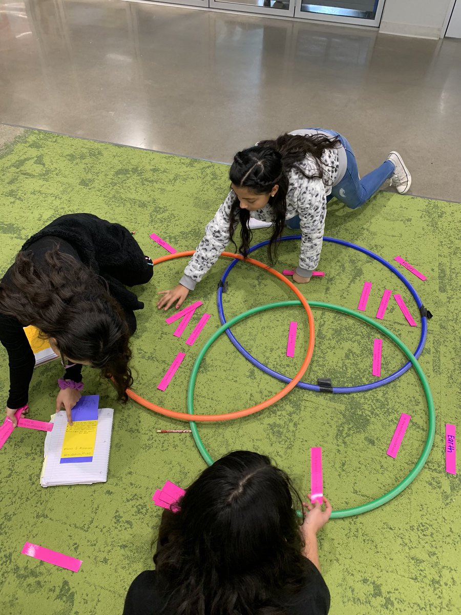 PioneerScience5's tweet photo. We’re basically Venn Diagram experts. And Sun and Earth and moon experts. Geniuses! @EKD_Elementary @ECISDScience #ECISDscienceROCKS https://t.co/pwkMfIQjak
