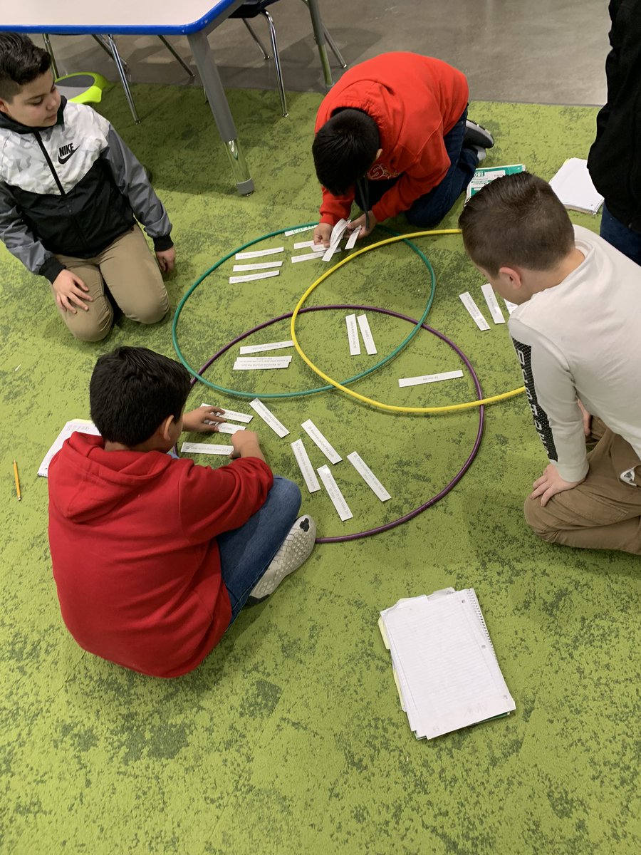 PioneerScience5's tweet photo. We’re basically Venn Diagram experts. And Sun and Earth and moon experts. Geniuses! @EKD_Elementary @ECISDScience #ECISDscienceROCKS https://t.co/pwkMfIQjak
