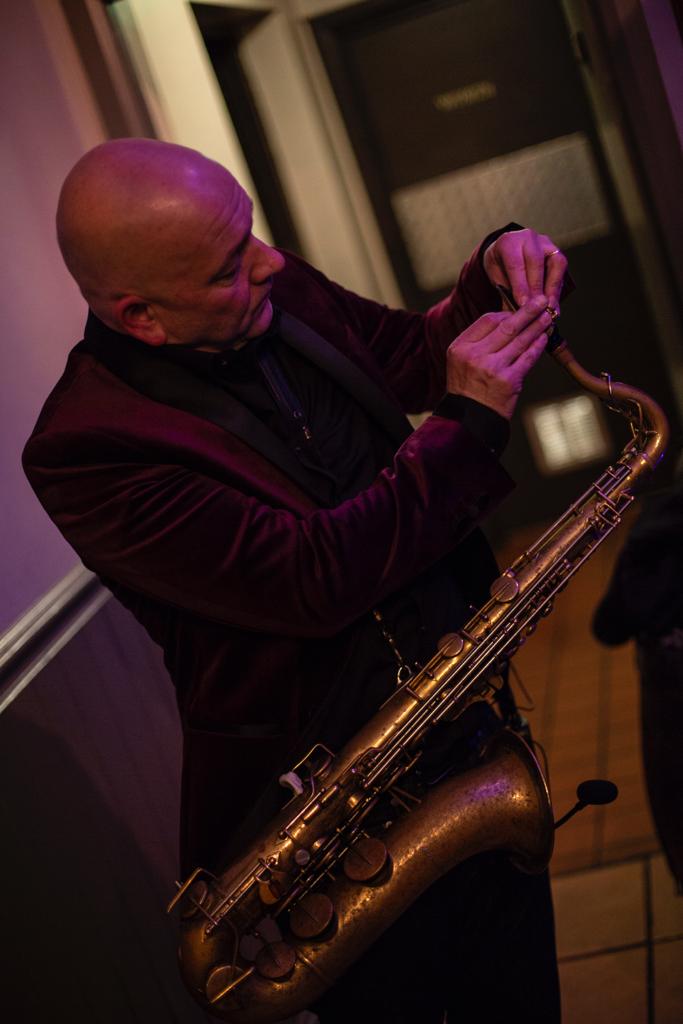 VivantJon's tweet photo. Looking forward to  tomorrow nights gig at the fabulous @FunkyMonkeyCC in #stockport we've got Alex from @ViaductVideo coming down again #livemusic #trio #originaltunes https://t.co/vODicgM4yT