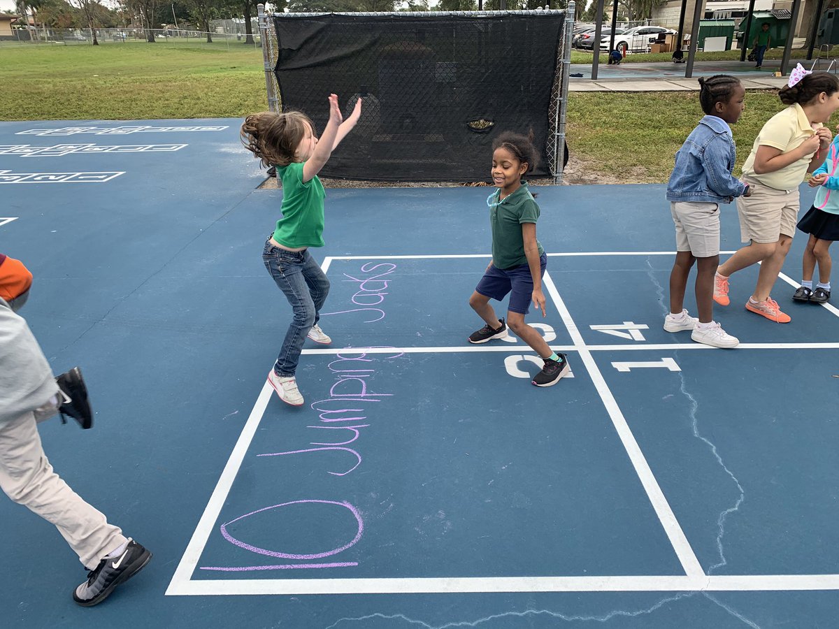Jen_Basford's tweet photo. What a fun day! 100 exercises for gathering day! They loved it!  #onehundrethdayofschool @SeminoleTrails @JenHataway https://t.co/uD38vbisZx