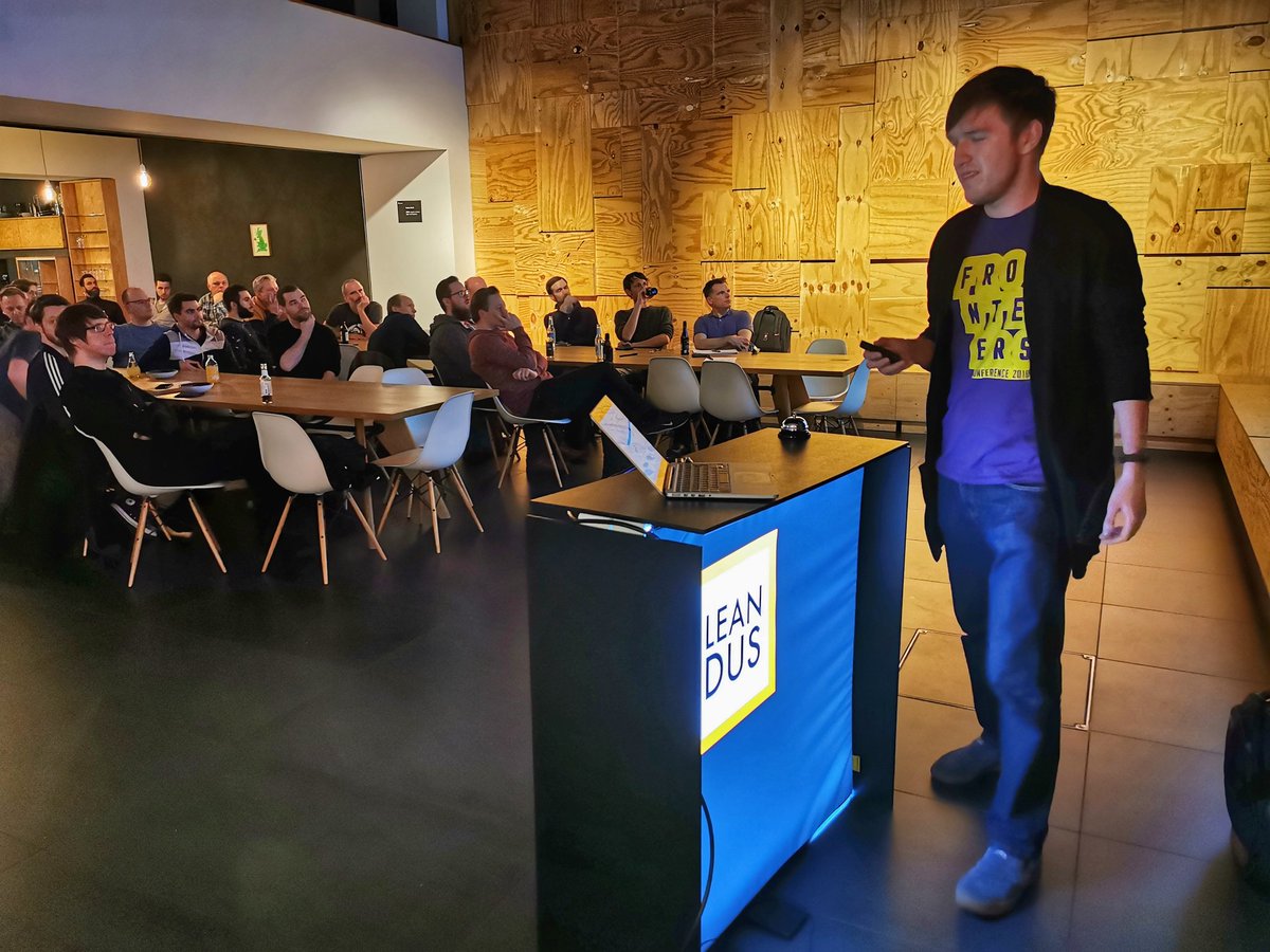 Von Norbert schon kurz angerissen übernimmt jetzt <a href="/Parideis/">Denis Paris</a> den Staffelstab und erzählt uns was über <a href="/stenciljs/">Stencil</a> und wie man damit und mit <a href="/storybookjs/">Storybook</a> eine Komponentenbibliothek aufbaut.