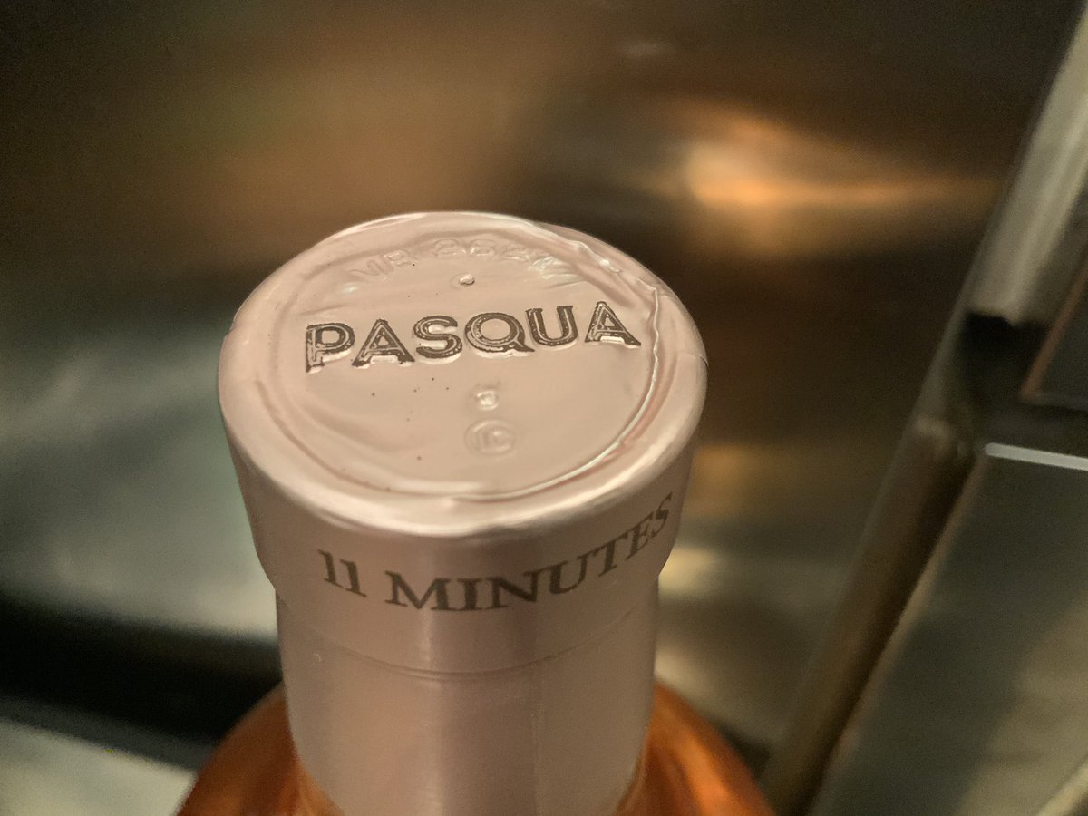 Andrea_Radic's tweet photo. Amici #winelovers questa sera in #veneto dove la famiglia @PasquaWinery produce questa chicca. Rosé delle Venezie 11 minutes odi era amo. Un blend di vitigni autoctoni che conswefgna freschezza, eleganza floreale e bella acidità https://t.co/mwfuZbCZyP