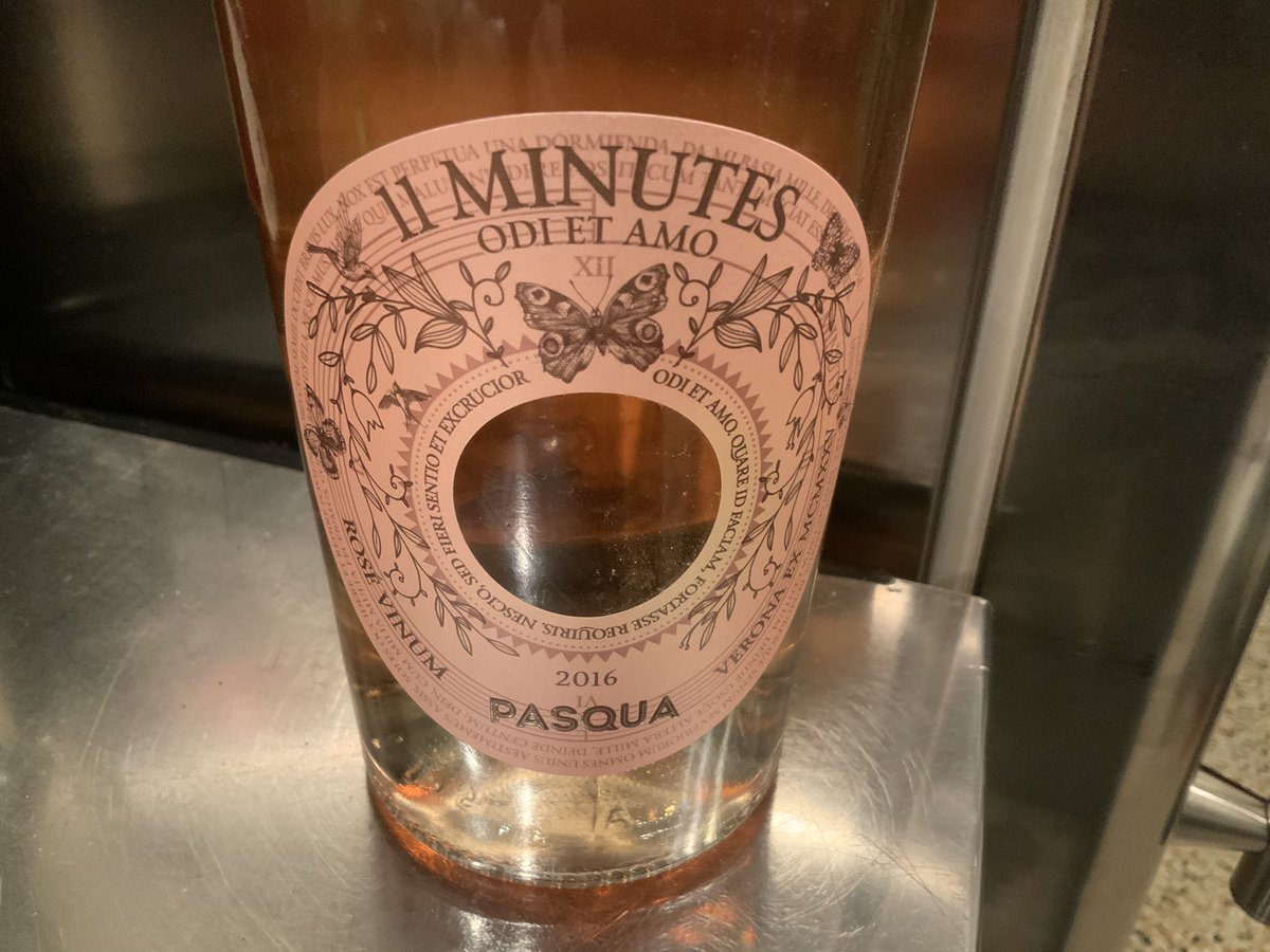 Andrea_Radic's tweet photo. Amici #winelovers questa sera in #veneto dove la famiglia @PasquaWinery produce questa chicca. Rosé delle Venezie 11 minutes odi era amo. Un blend di vitigni autoctoni che conswefgna freschezza, eleganza floreale e bella acidità https://t.co/mwfuZbCZyP