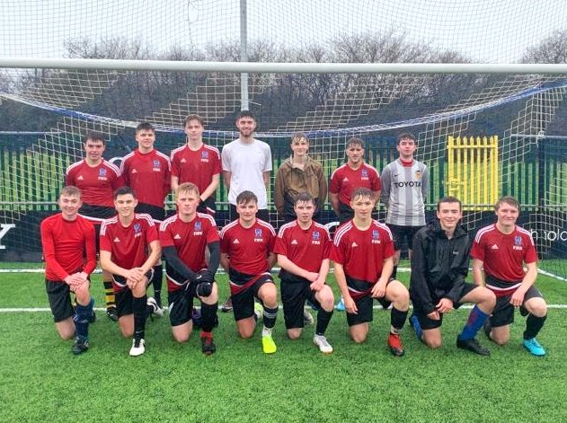 peldroedGlantaf's tweet photo. Perfformiad gwych gan bawb o'r 6ed heno i reoli'n gryf o'r gic gyntaf!
~
Brilliant performance tonight by the whole 1st team from start to finish!
Bryntirion 0-4 Glantaf (🏆🏴󠁧󠁢󠁷󠁬󠁳󠁿 @WelshSchoolsFA)
⚽️ E. Skuse
⚽️ T. Ellis
⚽️ M. Pritchard
⚽️ G. Marshall
Diolch @BryntirionPE am y gêm!👏🏻 https://t.co/BFKkKWOsbB