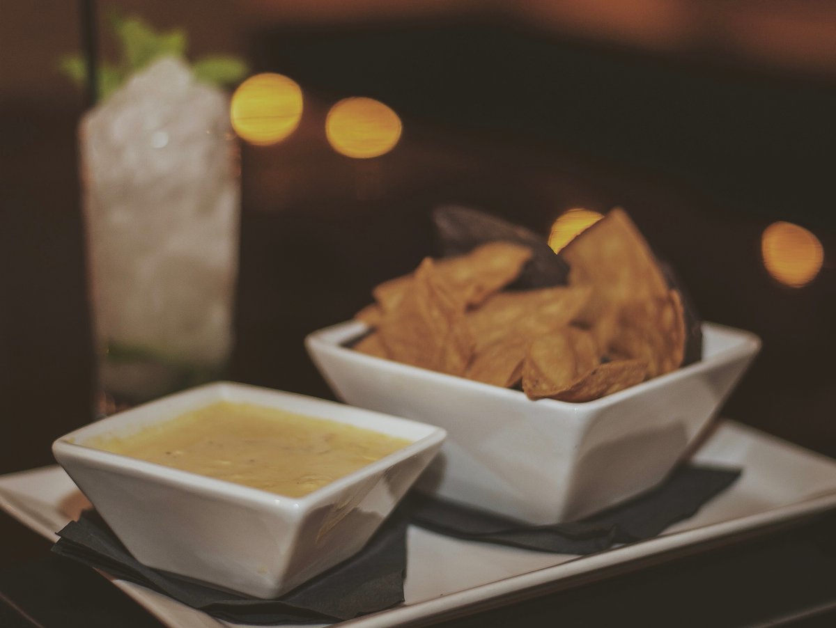 SidecarNB's tweet photo. It's almost Friday! Reward yourself with a perfectly crafted cocktail & maybe even a little queso. πΉπ #sidecarnb #discoverthewunder #nbfoodies https://t.co/Vj0jZp4Mmt