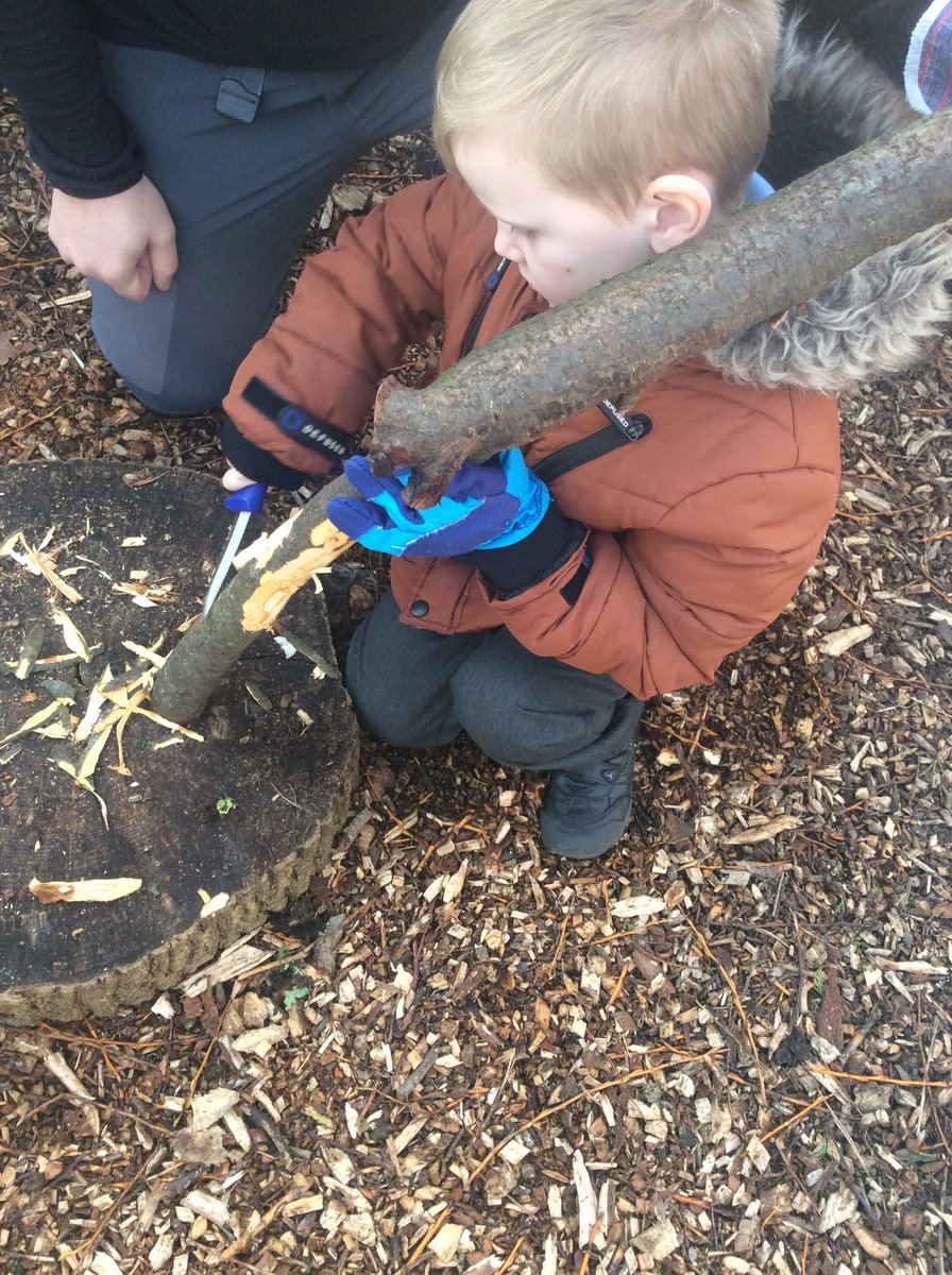 StJosephU's tweet photo. Gaining knowledge, taking risks and applying skills for a purpose, fun in the F2 tool pit! #resilience #ListeningandAttention #WhoSaidWe’reNotOldEnough #We’llMakeitOurselves #TheFoundationStones #RiskBenefitAssessment #ToolTalk 
Mallet, ice cream or microphone? https://t.co/ev6hZOm3T7