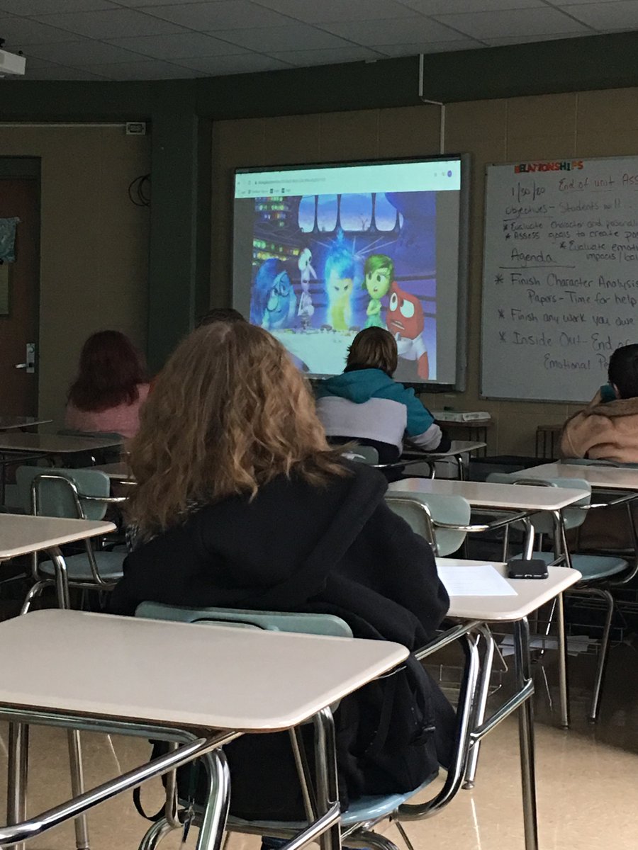 AshwagTr's tweet photo. كنوع جديد من Assessment  المعلمة تعرض فيلم ديزني Inside Out للطلاب ثم بعدها يتم حل أوراق العمل ( عبارة عن انطباعهم عن الفيلم a movie reflection وكنوع من المراجعة لما سبق شرحه في حصة Relationships ) https://t.co/uaVWgZ696H