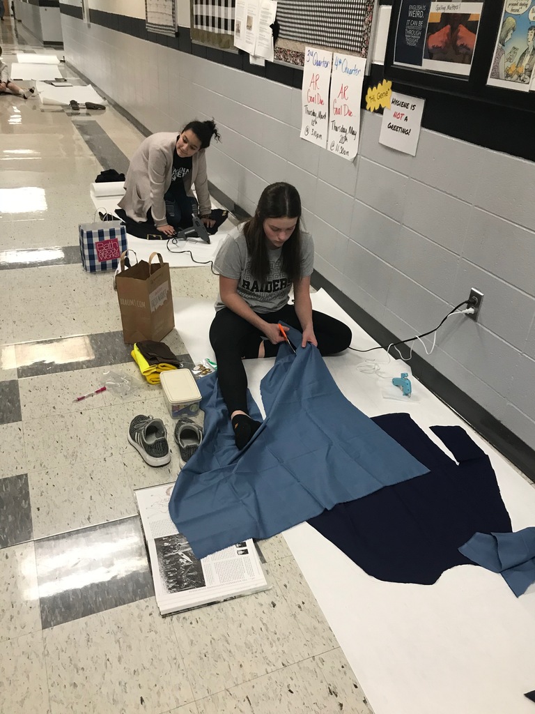 FJHRaiders's tweet photo. 8th graders are hard at work on their Civil War projects!  #HistoryIsCool https://t.co/X7fHLOBlUh