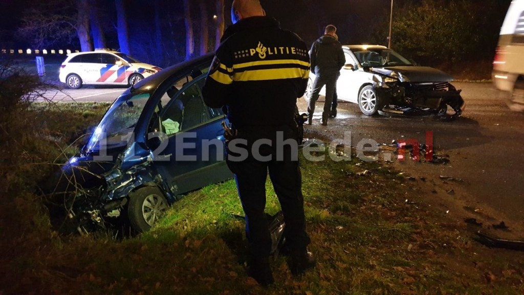 Gewonde en flinke schade bij ongeval Vliegveldweg Enschede..