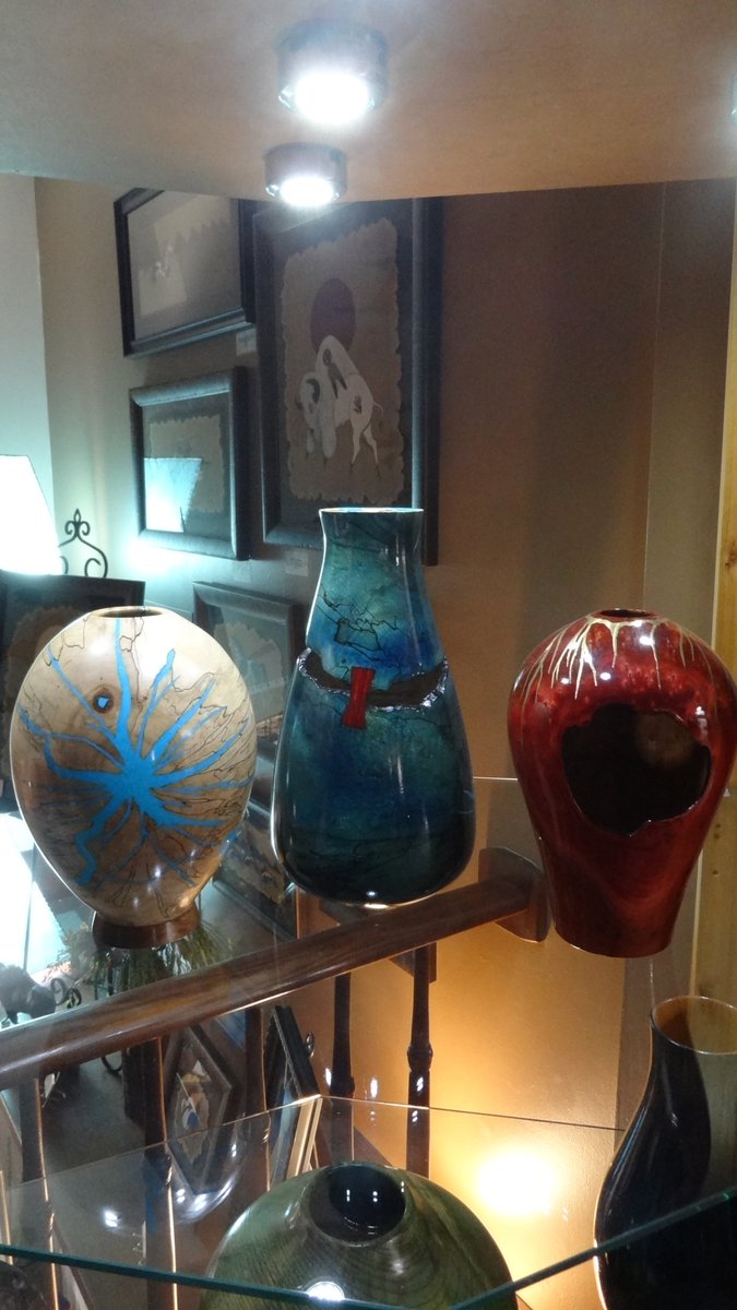 prairieedge's tweet photo. Good Afternoon Family and Friends: We are so lucky to work with so many talented and gifted people. They are constantly at work on the next beautiful creation. Enjoy the day everyone, be safe and be kind to each other. #WorkingWithWood #BeautifulCreations #Art #PrairieEdge https://t.co/oIgv71eIY9