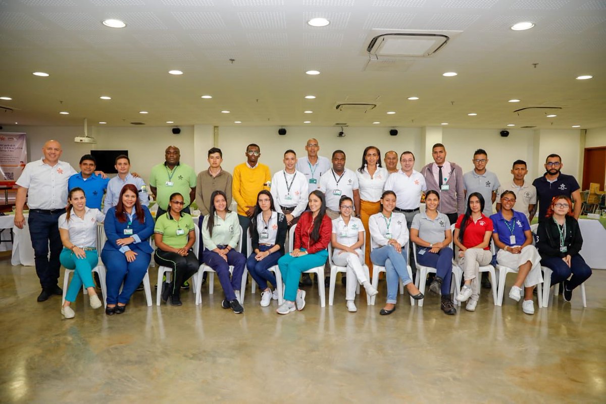 SENAComunica's tweet photo. "Me llevo una grata impresión de ustedes los representantes del @SENA_RValle. Creo que los 400 mil aprendices de la Regional escogieron bien, porque tienen sensibilidad, amor por la institución y saben expresarse." @EstradaCarlosM https://t.co/RQgUqOriq6