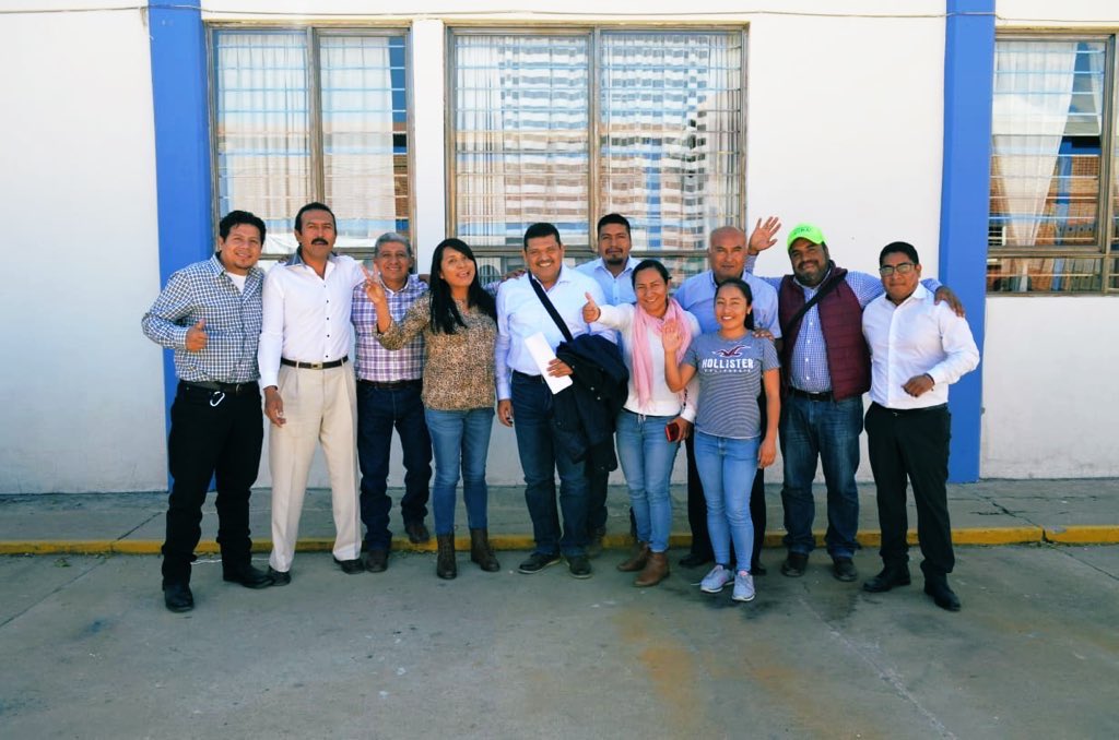 TabascoJavier's tweet photo. Una excelente mañana y plática con nuestros compañeros facilitadores y técnicos del estado de Oaxaca del programa @SemVidaMx Todo es aprendizaje y sin duda tomaremos en cuenta todos sus comentarios. #campomexicano #SembrandoVida #Oaxaca https://t.co/QDwhU4PtjE