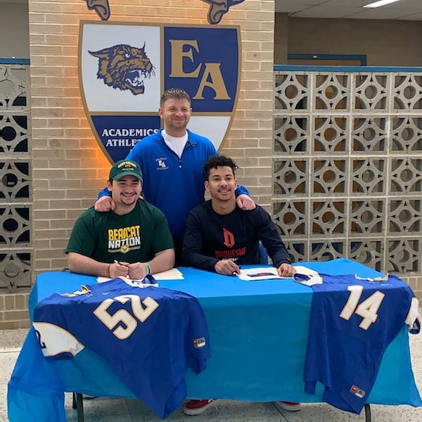 oto_dom's tweet photo. Signed and verified. Thank you @EAfootballcoach for coaching me all these years. #beardown #risetogether
@CoachSmetanka 
@BainbridgeCoach 
@TylerRau3 
@RossAbbott11 https://t.co/xANRXx8Ewv