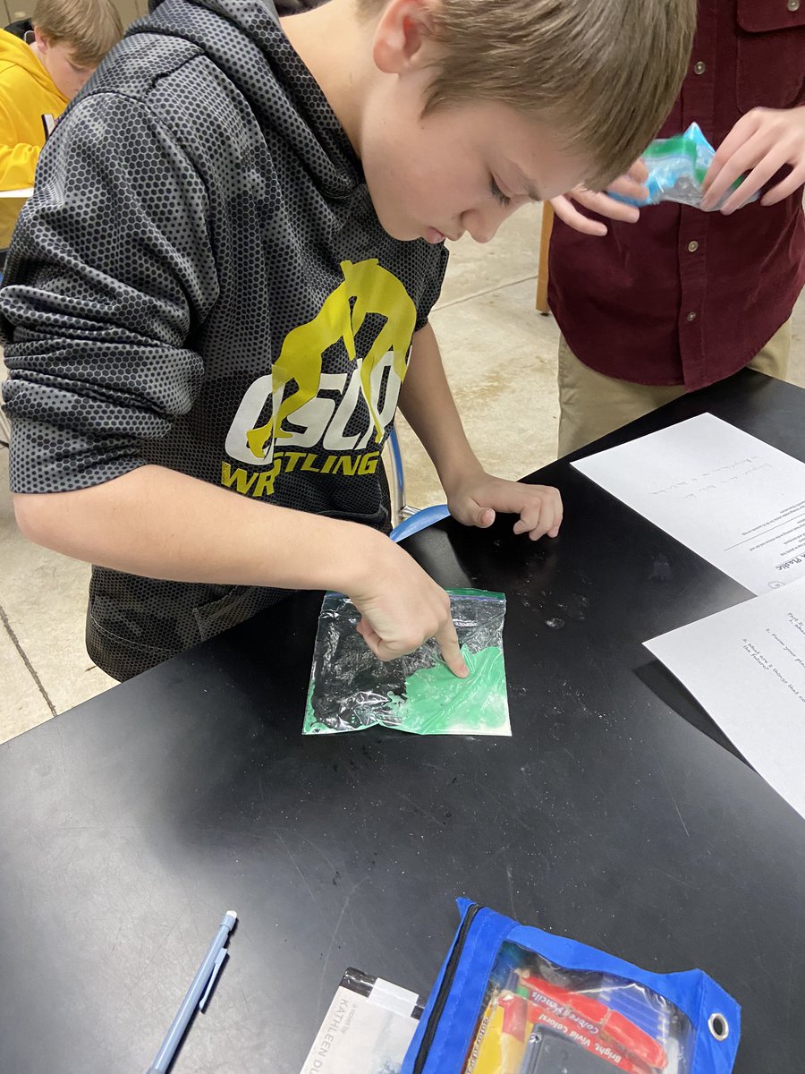 josmcq's tweet photo. 7th and 8th Grade Ag about to solve all of our 🌏 issues. Created biodegradable plastic out of one of Iowa’s top commodities 🌽!  #agfun #TeachAg https://t.co/udNHUedoN3