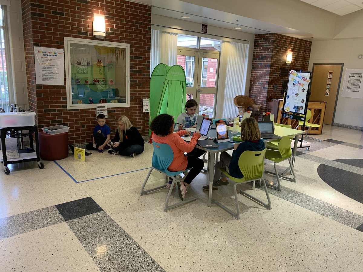 KSWeisenbeck's tweet photo. Students visit #InnovationStation to explore coding with @PlayOsmo @Makeblock #CodeyRockey and @cubelets with the help of wonderful parents volunteers! #vbits @WoodchuckWorld https://t.co/qsFn77Ebgd