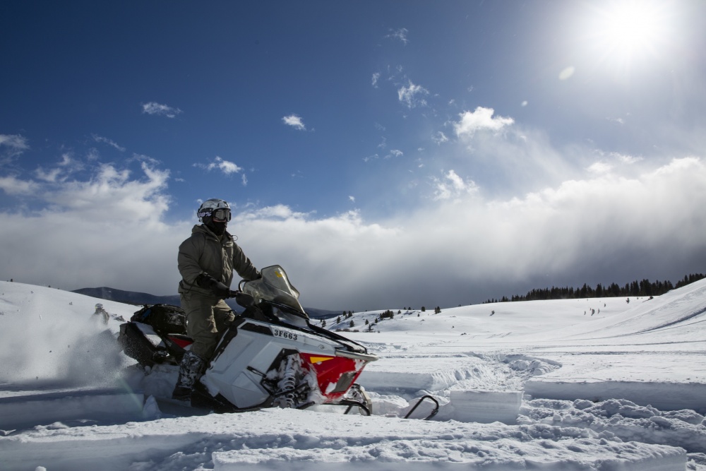 PolarisGov's tweet image. A Paratrooper assesses snowy terrain during an Advanced Course which teaches survival and combat tactics when operating snowmobiles in alpine environments. #PolarisSnow📷by Angela Walter

The appearance of U.S. DoD visual information does not imply or constitute DoD endorsement.