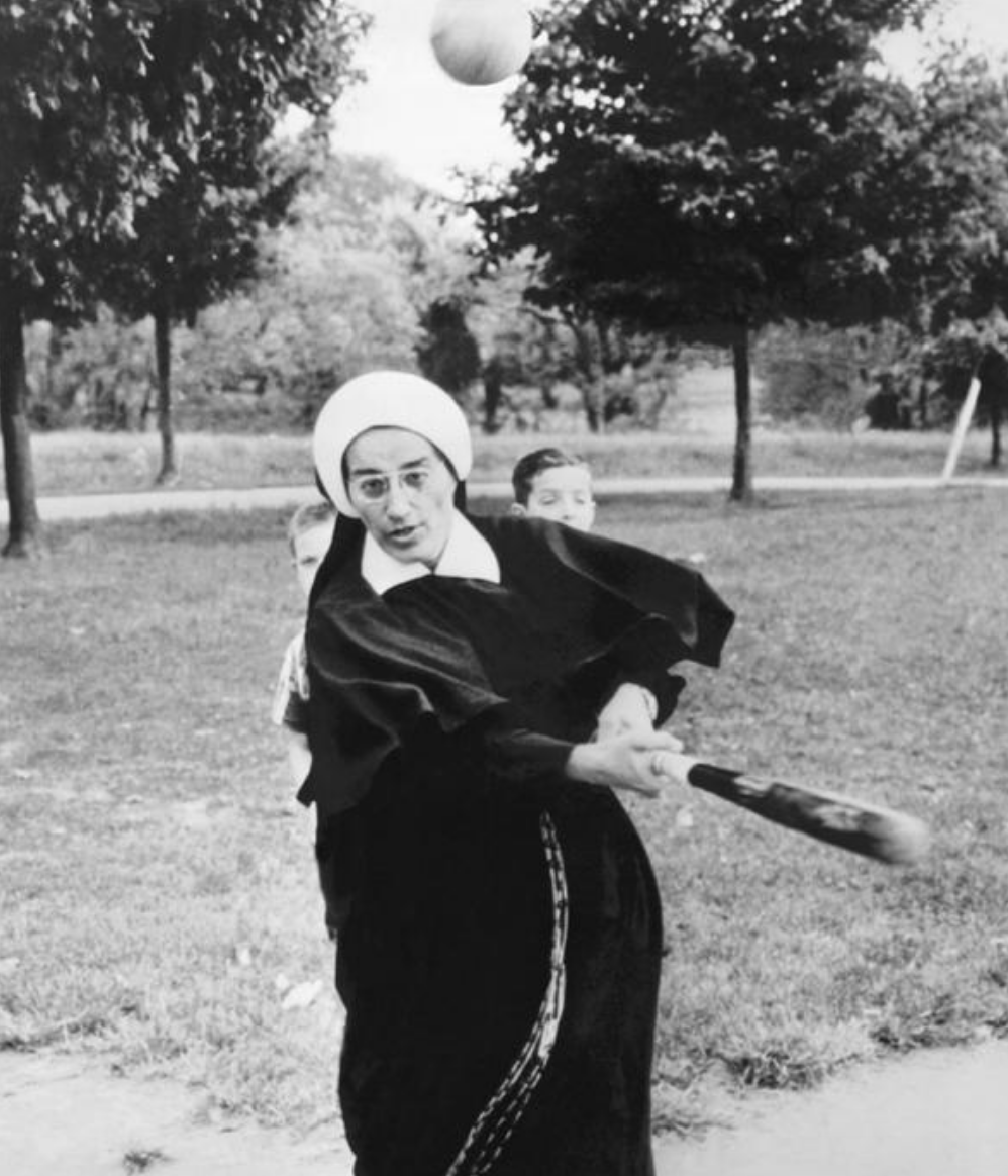 ShakesisterGrim's tweet photo. Nuns play ball.
#PlayBall #Nuns #WithBalls #Photography #Art https://t.co/tkfeRcKRoB