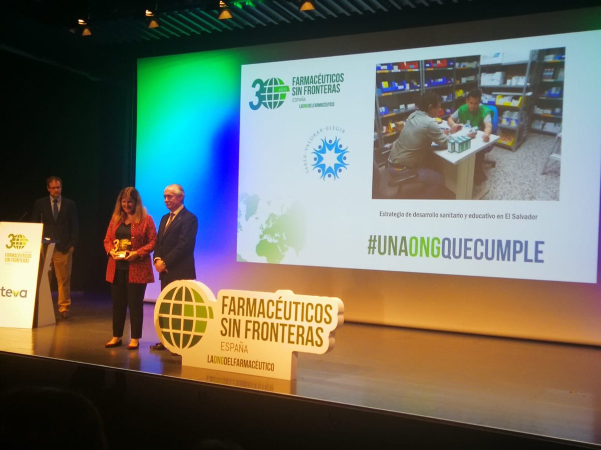 AuroraRato's tweet photo. Gracias a @FarmaSinFronter x el premio a la solidaridad farmacéutica que nos acaban de otorgar a la @ColPadreArrupe por nuestro trabajo conjunto en #ElSalvador. Gracias por ayudarnos a dar cobertura sanitaria de calidad en ese país. Enhorabuena x vuestros 30 años #UNAONGQUECUMPLE https://t.co/48kwxOzI0r