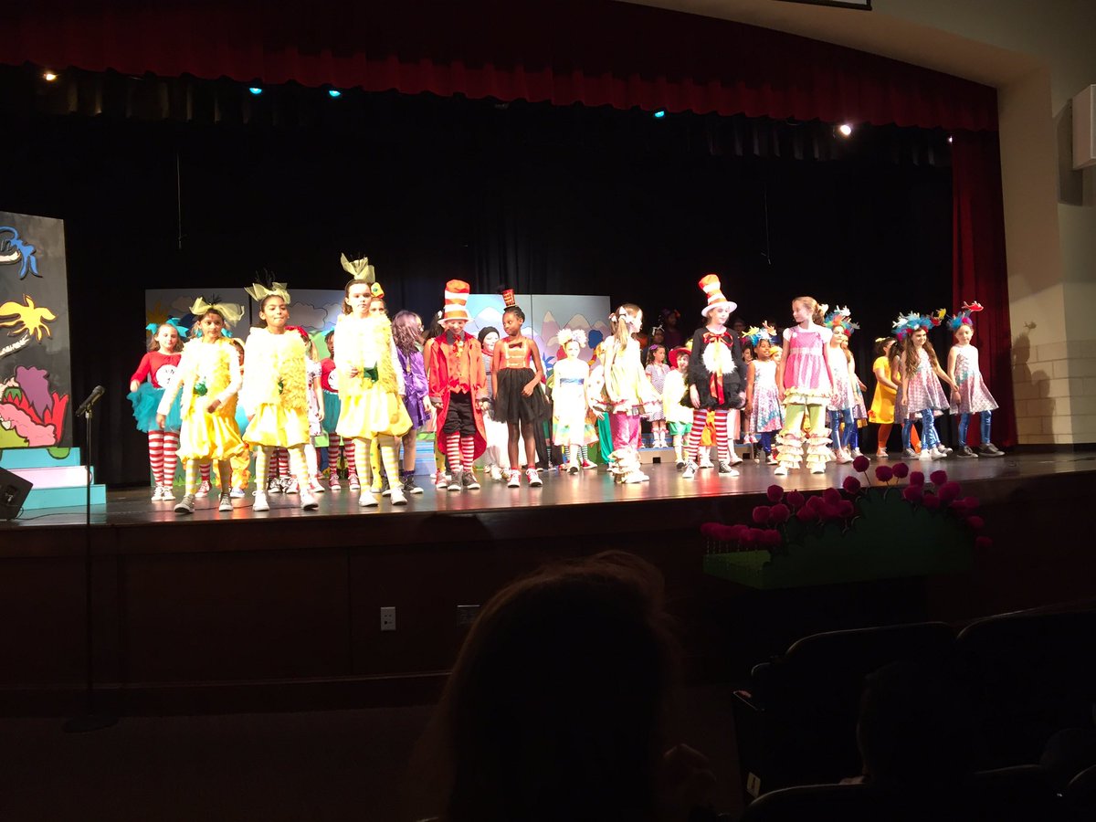 1stMsHunter's tweet photo. Amazing performance of Seussical today! We LOVED it! ❤️❤️❤️ https://t.co/pOhgvVAAzC