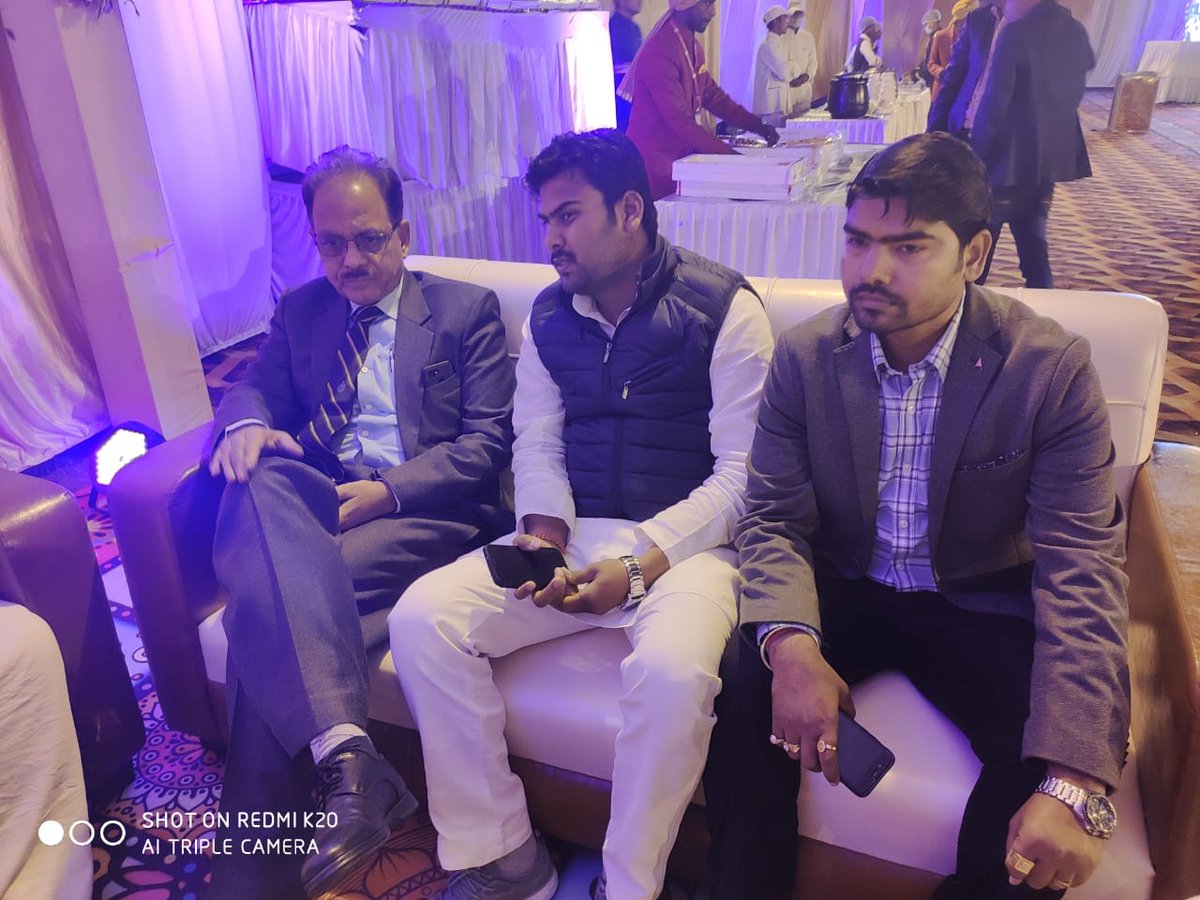 Ritesh_mall97's tweet photo. आज गोरखपुर में गुजरात के DGP आदरणीय श्री विनोद मल्ल जी के साथ विभिन्न शादी कार्यक्रम में रहना हुआ साथ में भाई वेद प्रकाश जी बड़े भाई रत्नेश सिंह जी धीरज जी अध्ययन जी शुभम जी का रहना हुआ । https://t.co/4mgG5olljE