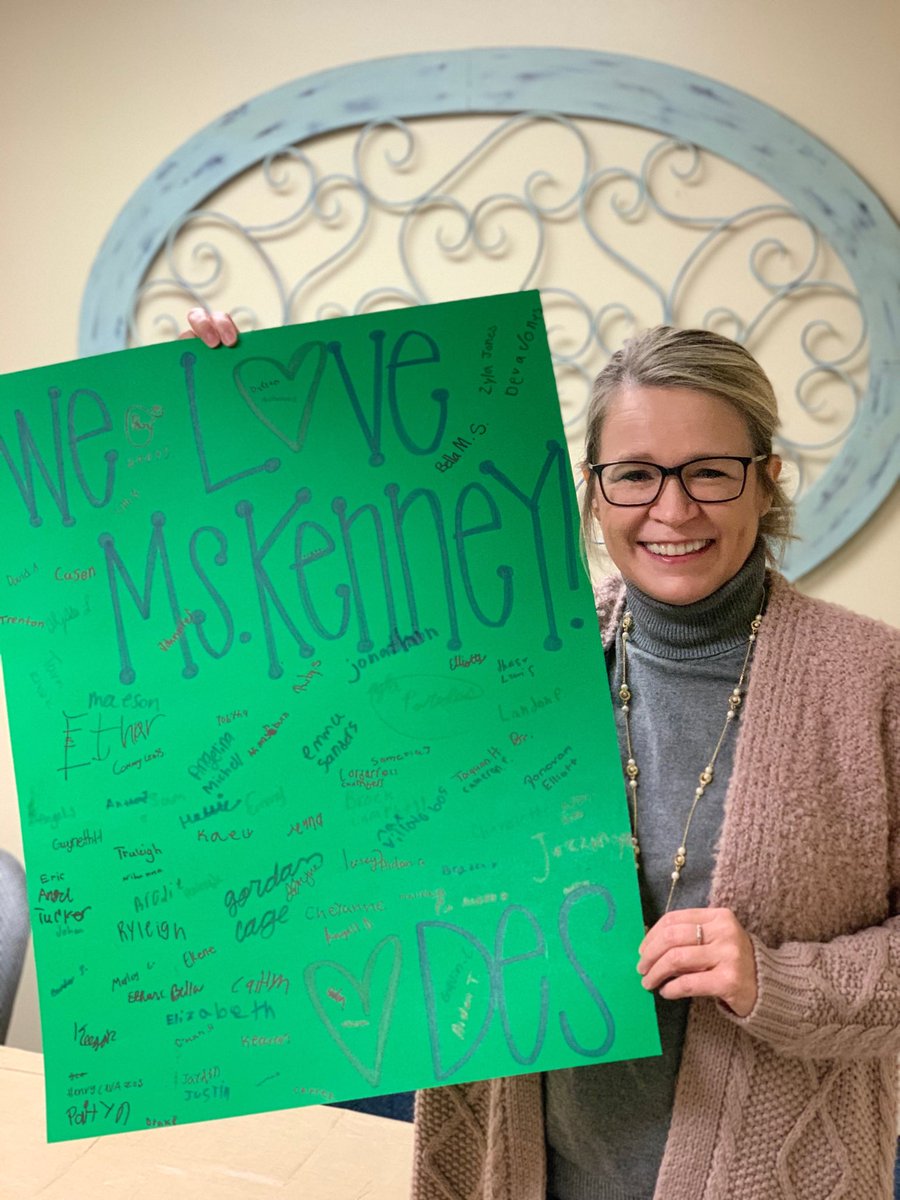 pkenney_Bryant's tweet photo. Love my card from  ⁦@_DESDolphins⁩ .  Thank you for showing kindness and making me feel special!  A great way to start my day!! #GreatKindnessChallenge https://t.co/XN3ASfcaz9