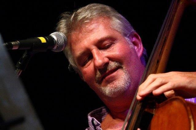 JulieRobSings's tweet photo. Ace bass player, Terry Pack, joins me and Michael for our next gig at The Hassocks Hotel, BN6 8HN. Sunday morning 16 February, 11.30am Tickets £6 from https://t.co/E1EI0uQgAb #SussexJazz @charlotteglasso @hurstfestival @SussexLifeMag @BHillRadio @CMartinjazz https://t.co/2LMelGn6o5