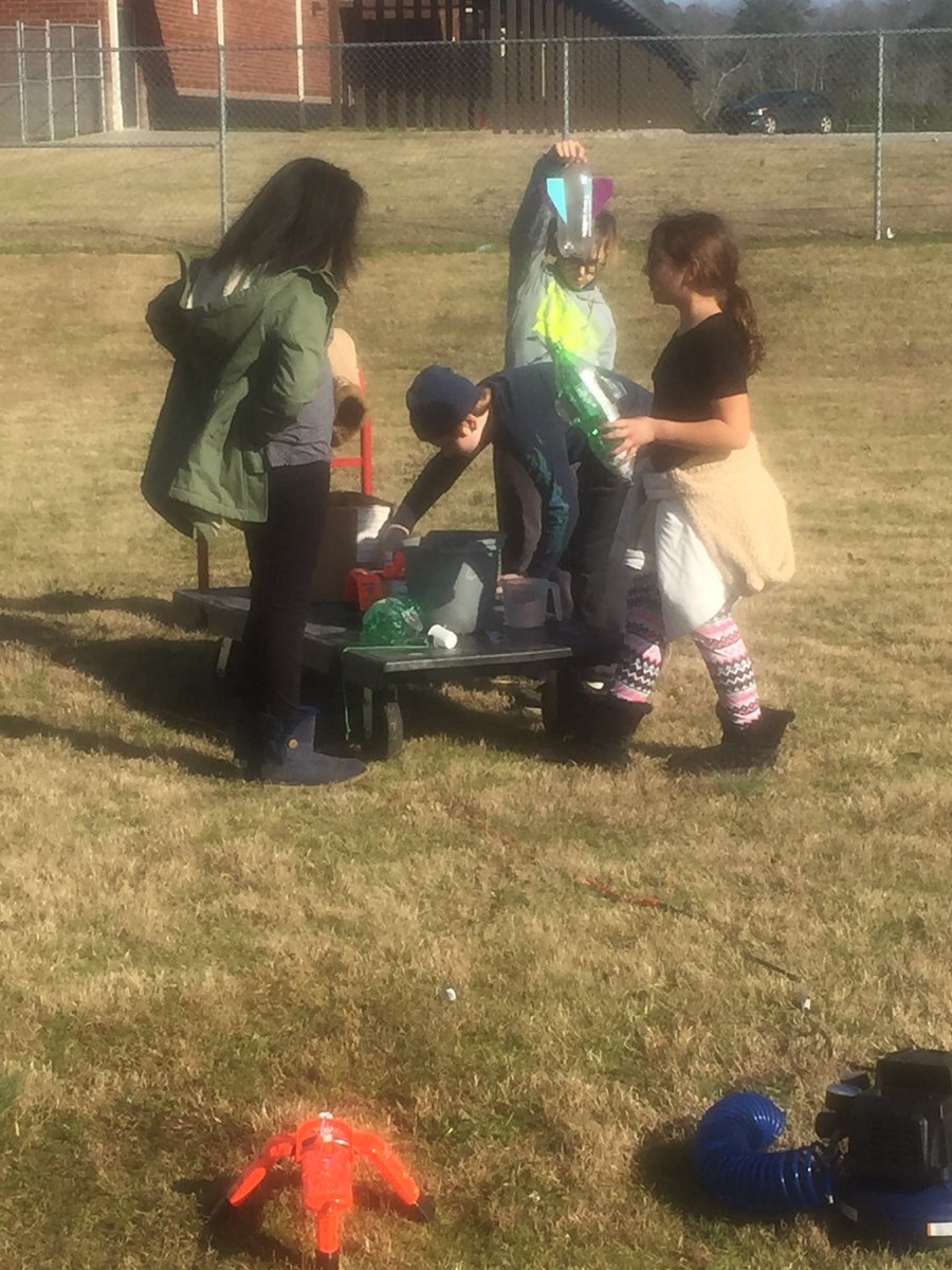 Preparing to blast off our water rockets on a ☀️ Thursday <a href="/ClarkCreekSTEM/">Joey Moss</a>. We ❤️ Science Olympiad!