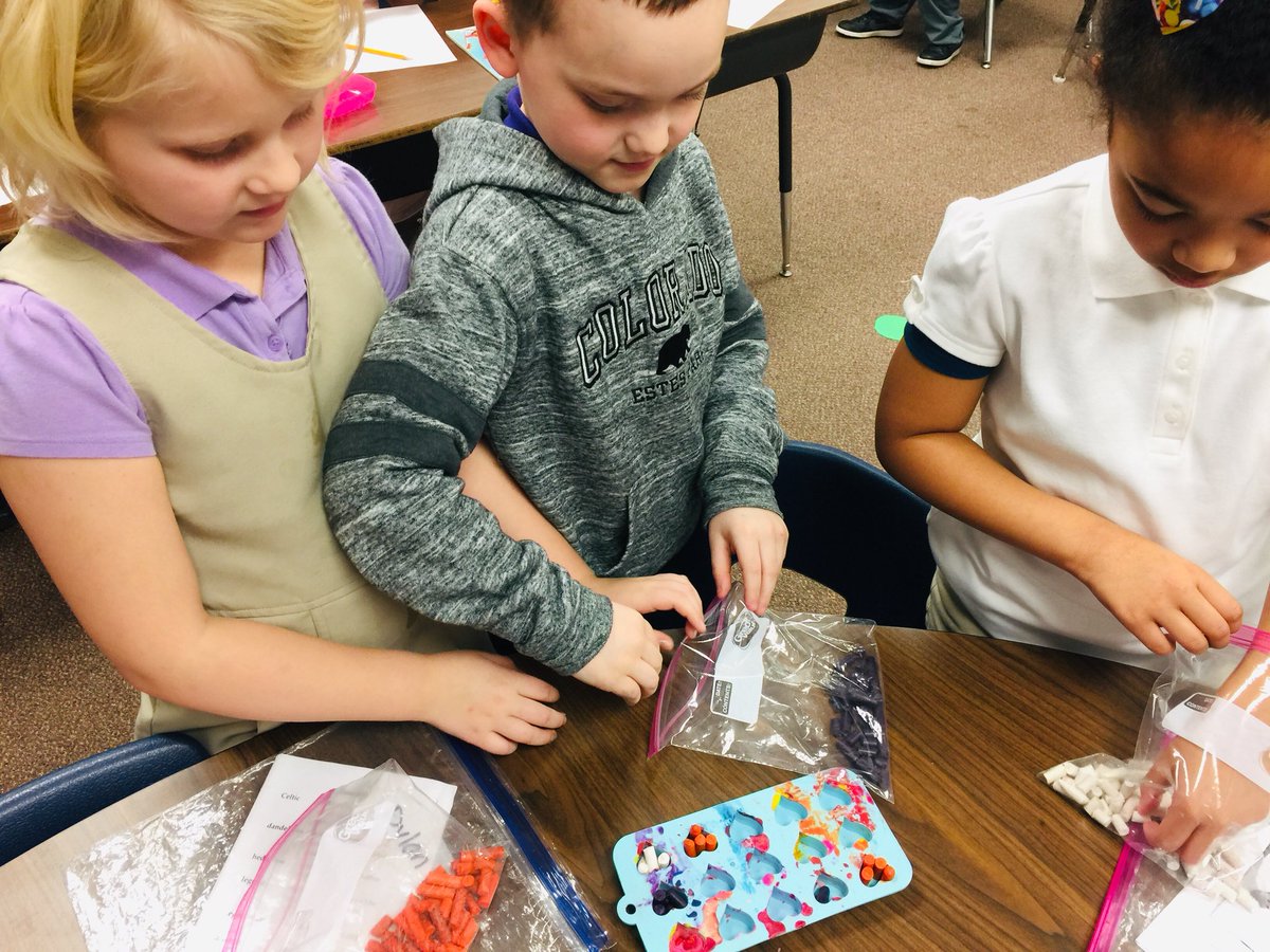 Poni3kj's tweet image. First friends experiment with the effects of heating and cooling. We sorted broken crayons, broke them into small pieces, melted them in a crock pot and reformed them into cute little heart crayons. Science and recycling together!  #Firstfriends. #CISDScienceRocks