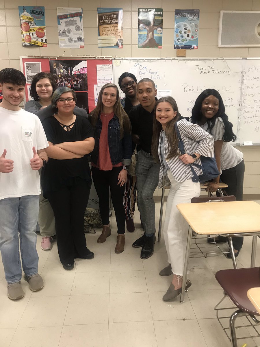 MrsGodseyRMS's tweet photo. That’s a wrap! Senior Mock Interviews at East Lawrence were off the charts! These students are so outgoing and never cease to amaze me! #eastlawrence #ELHS #mockinterviews #careercoach #ilovemyjob @LCSMoves https://t.co/QtoEzAeIEZ