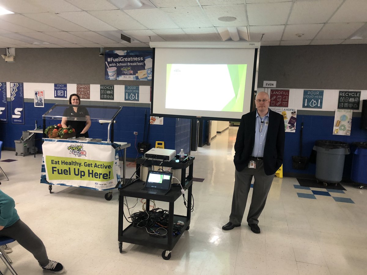 RTMSHealth's tweet image. Some delicious guacamole and tons of nutrition information from @GetFreshProd teaching us how to #FuelGreatness @FUTP60