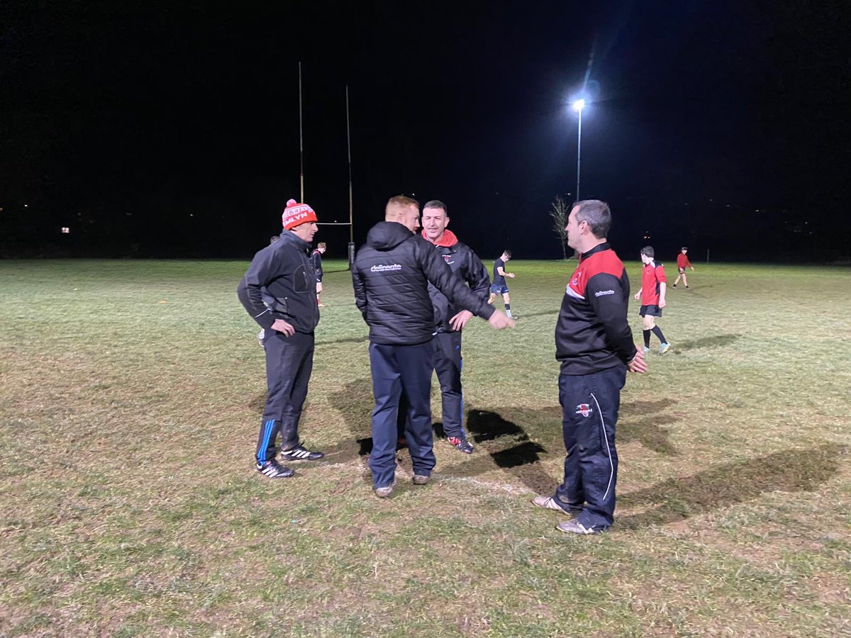 SionEdwards10's tweet photo. Great CPD tonight delivering ‘back attack’ to @ClwbRygbiCNE coaches - thanks to their u16’s coaches for allowing me to use their players to deliver the topic 🏉🔴⚪️ @WRU_Scarlets @aledparry #WRUHUB https://t.co/uc6W9tQ58w