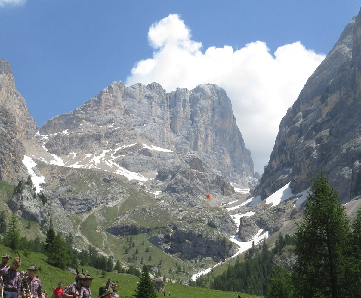 andyblanck1's tweet image. then&amp;amp;now: overlap the red markpoints and you will find yourself in 1915 (#ww1 Austro-Hungarian front) or in 2019 (excursion and rest area). The choice is yours; however you are always in #Contrin, under the #Marmolada, #Dolomiti
