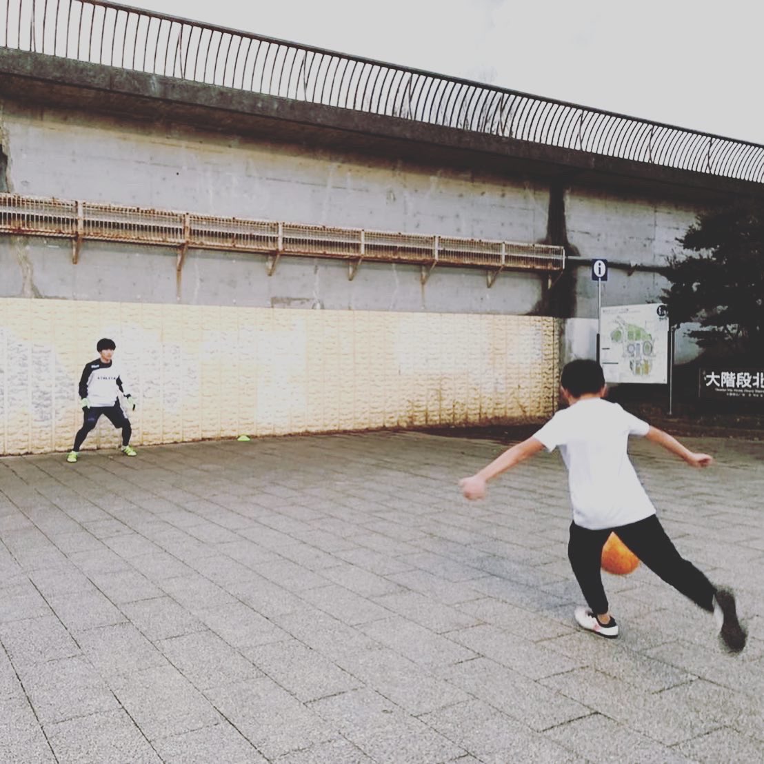 koeschool's tweet photo. #キングオブエンブレム #リフティング #スクール #駒沢公園 https://t.co/lh92TqFAxs