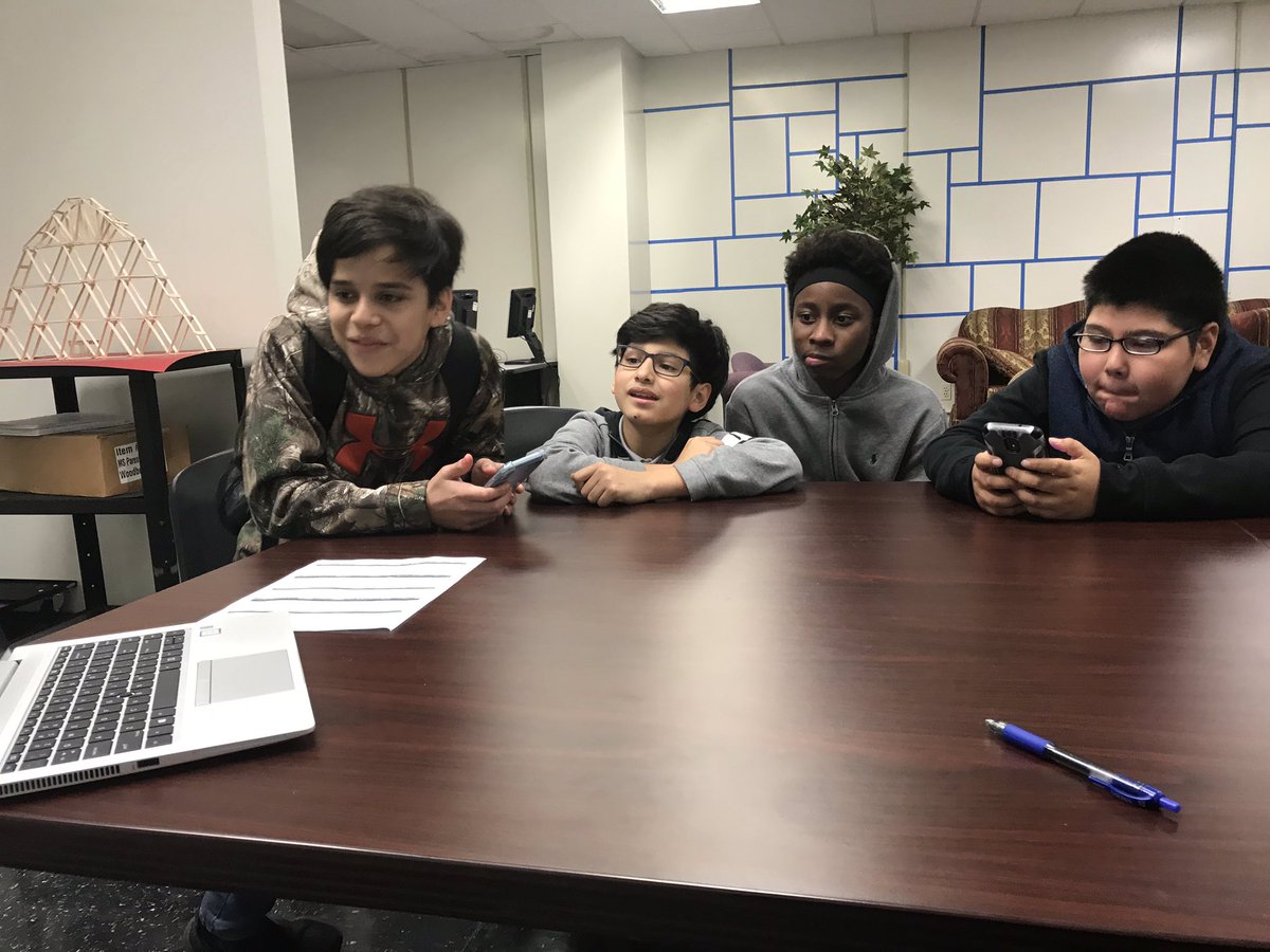 BVCoog13's tweet image. @HISD_ATMP students from @NavarroMS_HISD test their knowledge about this weeks lesson with a game of Kahoot! #HISDEmpowers #ATMProject #ATMP #AscendingToMen