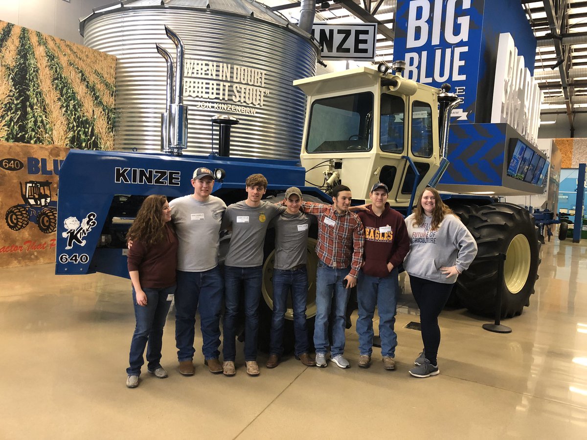 dunlapffa's tweet photo. Peoria Farm Bureau trip to the Kinze Manufacturing Plant in Iowa! Club members had a lot of fun and learned a lot. 🚜  💙 💛 https://t.co/BEM4IOjQOE