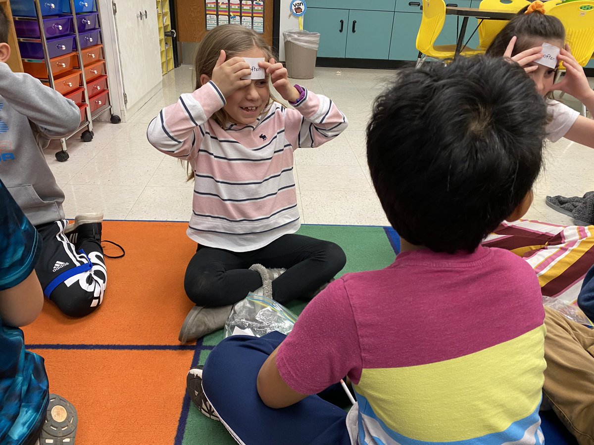 lizziechalpan's tweet photo. Today’s phonics lesson put a fun spin on the game “Headbands.” Students played “Mind Reader” to practice their troublemaker words & had a blast! #CCEisThePlace2Be https://t.co/mMtHmd8Tgc
