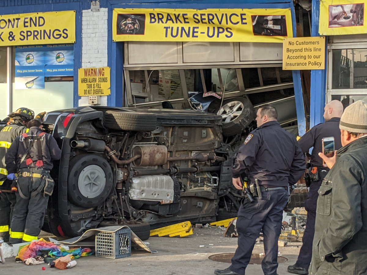 mkrufky's tweet photo. 49th Ave & Northern Boulevard #crash #howtheydothat https://t.co/QmZvc6iPXq